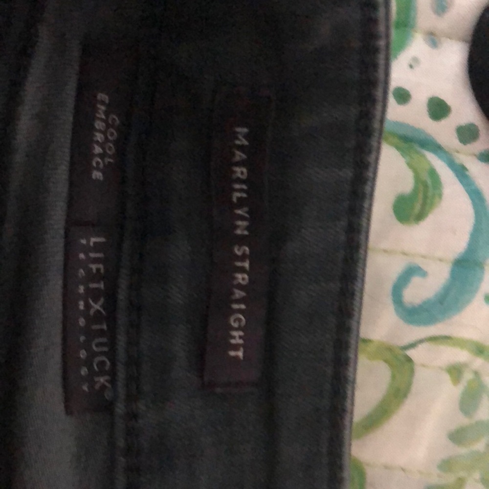 EUC NYDJ 00 petite Marilyn Straight with lift tuck technology and cool embrace.